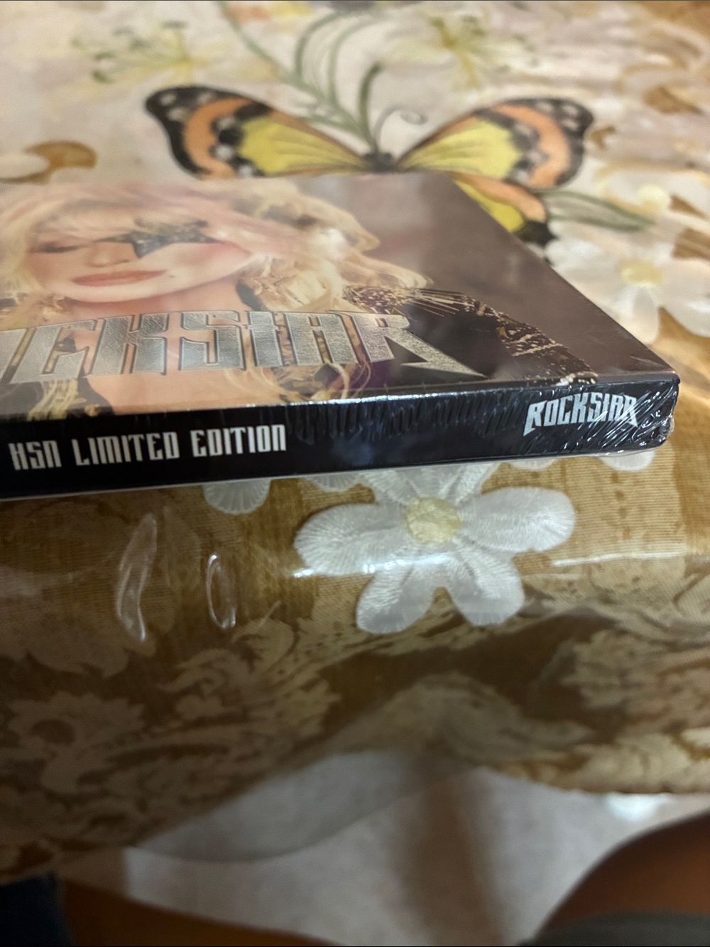 Dolly Parton 'Rockstar' CD Album - Blonde with Multi-Color Highlights - Picture 4 of 5